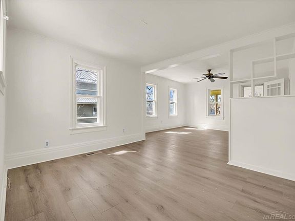 5th image of 738 N 9th St