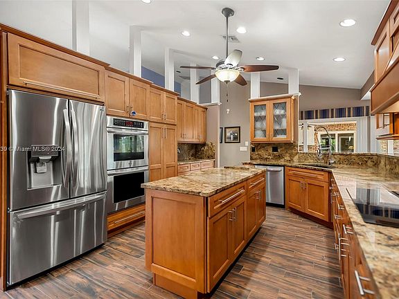 4th image of 11293 NW 11th Ct