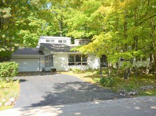 4902 Singing Trees Dr, Racine, WI 53406