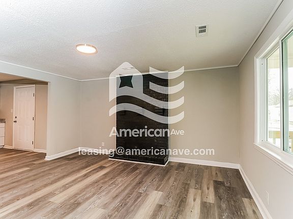 1671747_004_wm_-_living_room_13555590.jpg