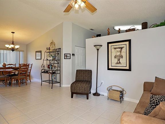 3rd image of 127 Danielle Ct