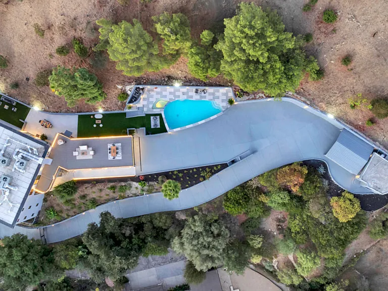 7966 Mulholland Dr — Photo 62