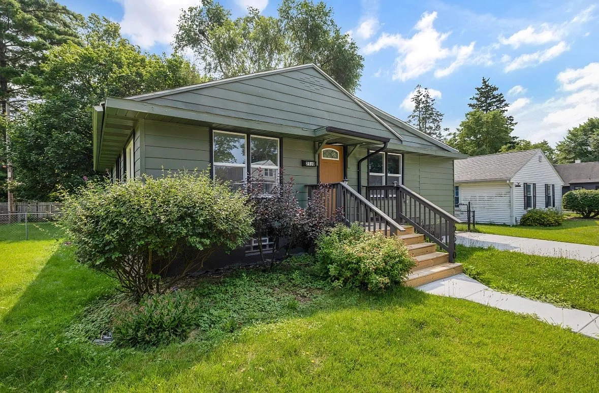 4 bed, 1925 sqft, $2,850 — Photo 2