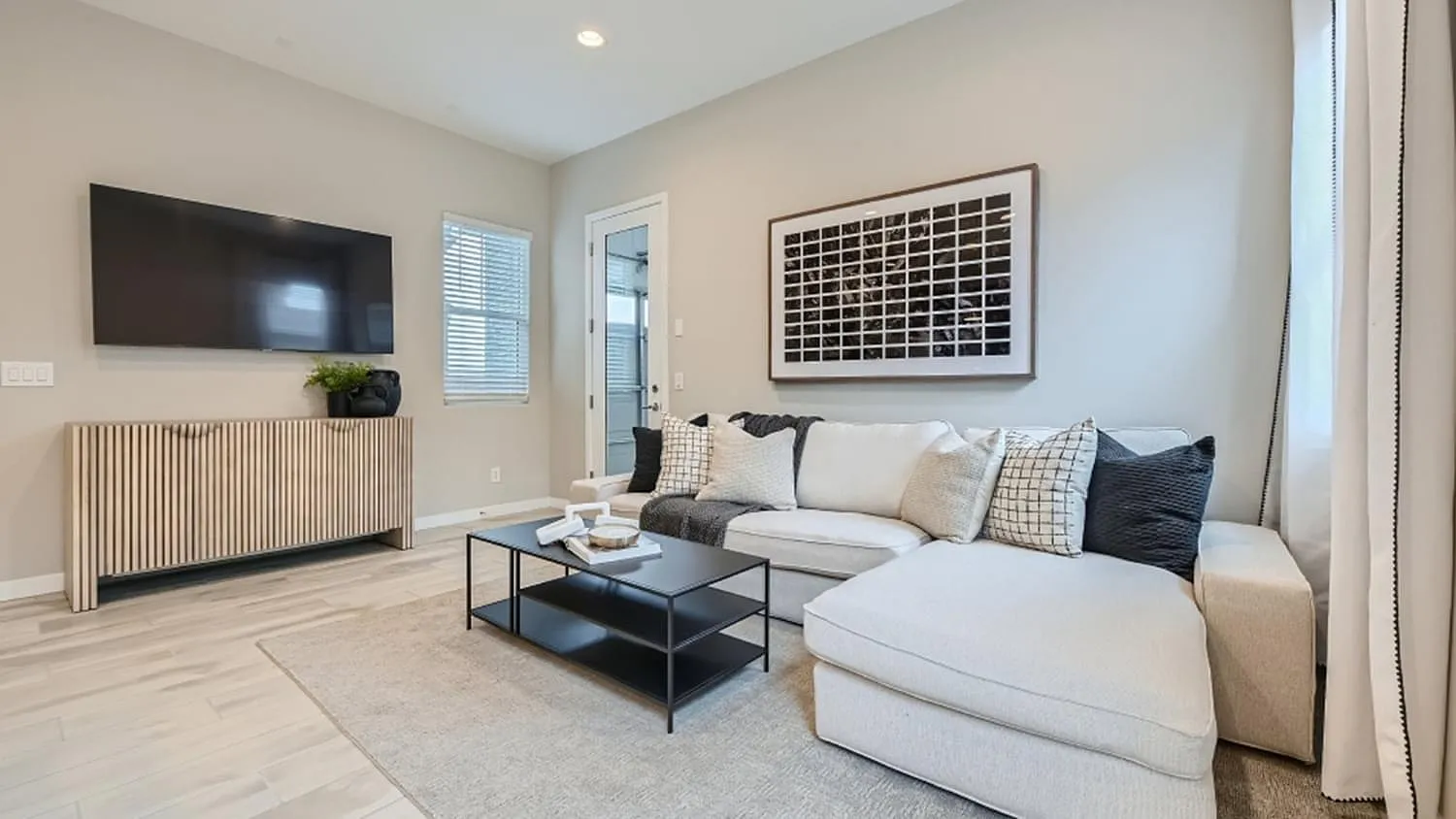 2545 W Pecan Rd — Photo 1