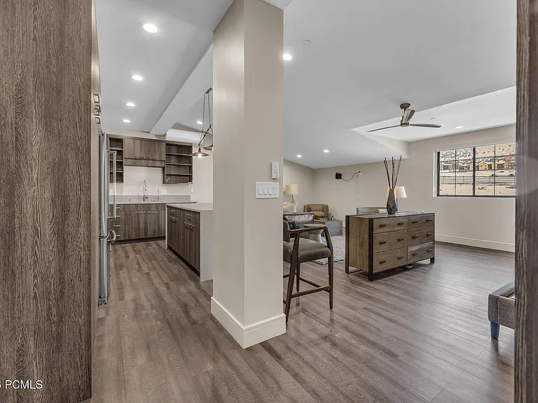 1200 W Lori Ln #C15 — Photo 14