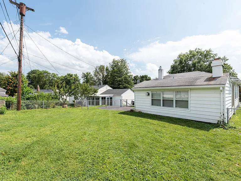 9513 Cloverhurst Dr — Photo 23