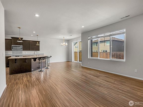 5th image of 10555 191st Street E