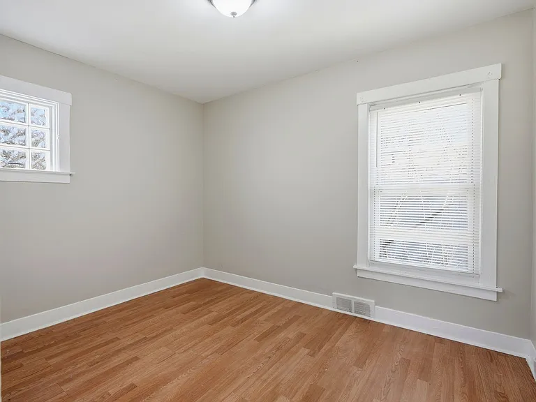 1301 E Muir Ave — Photo 11