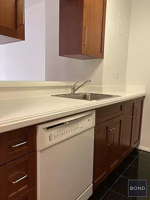 5th image of 400 E 71st St APT 4R