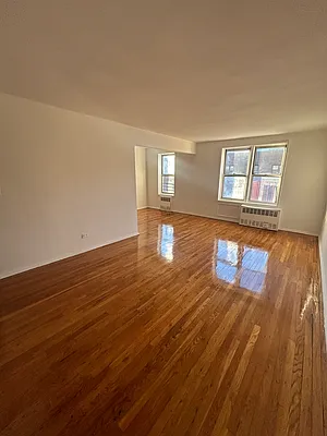 Rented by Manhattan Realty Group | media 17