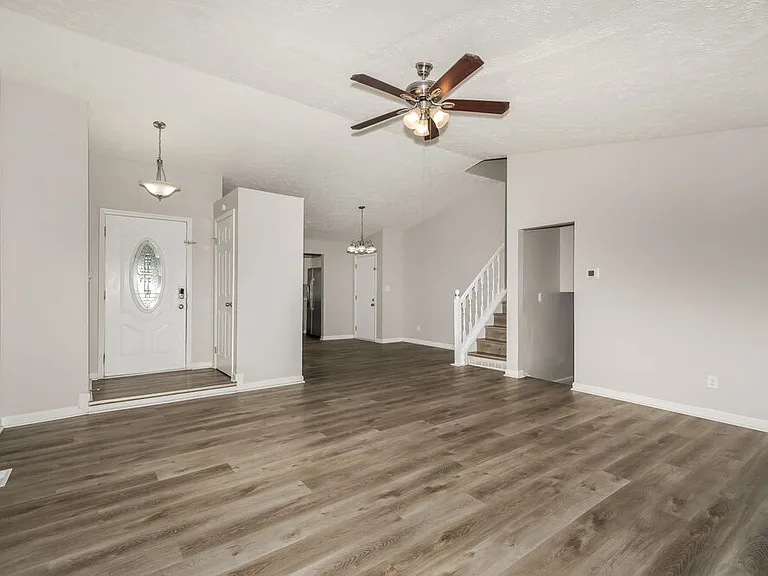 1531 Creekside Ln — Photo 7