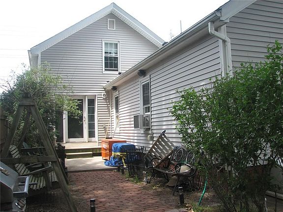 5th image of 623 Lonsdale Ave