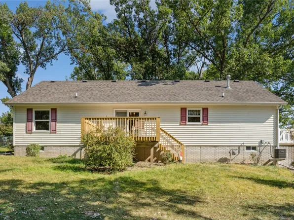 3022 Adel St SE, Cedar Rapids, IA 52403