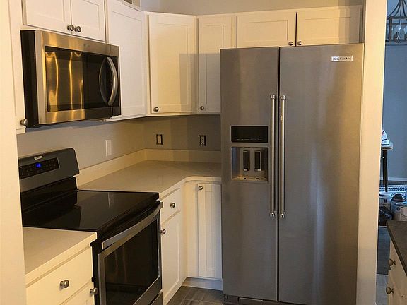 4th image of 28 Arrow Wood Pl
