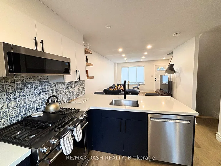 3312 Bathurst St — Photo 3