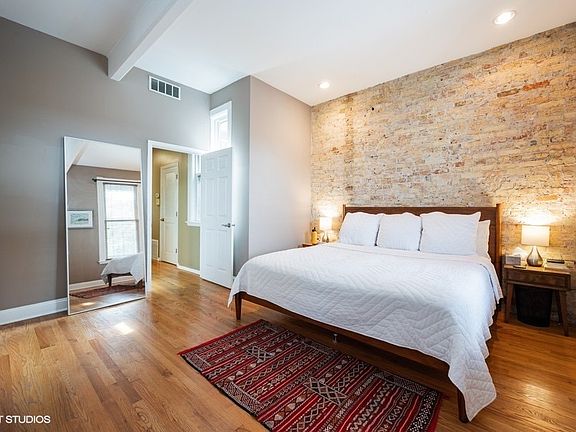 5th image of 840 W Wrightwood Ave #3