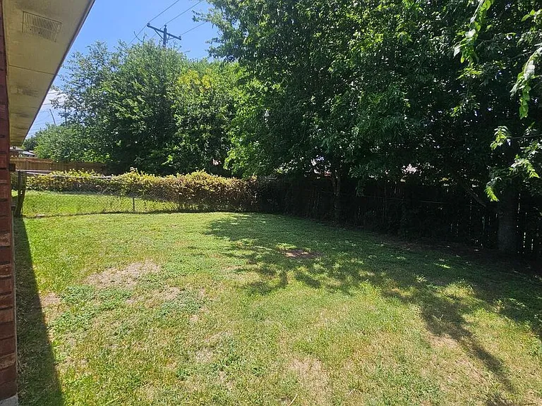 4005 Hitchrock Dr #B — Photo 9