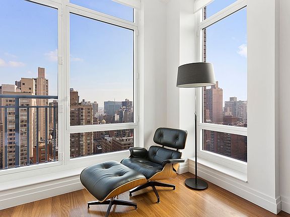 2nd image of 45 Park Ave #Penthouse 03