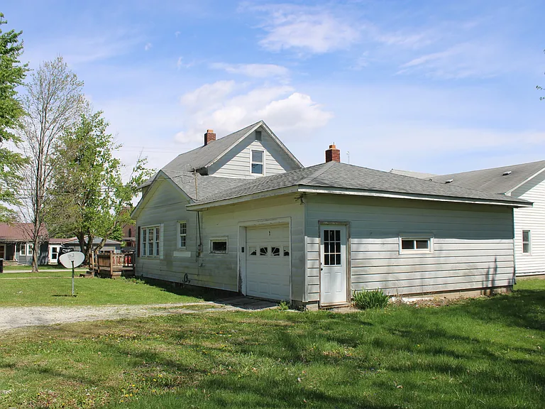 603 E Clyde St — Photo 3