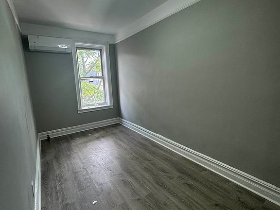 3rd image of 131 E 31st St Floor 2