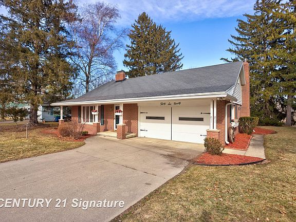 3rd image of 3690 N River Rd