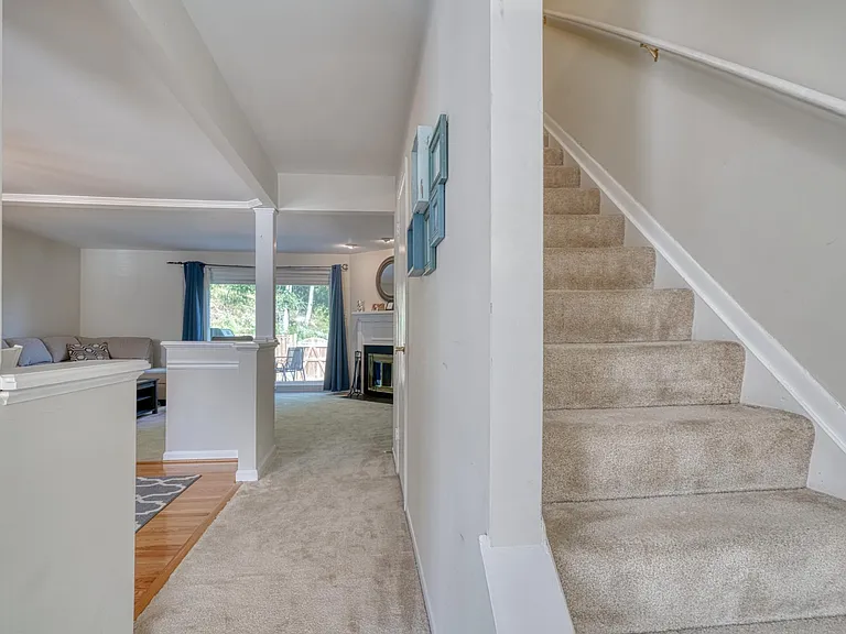 18 Collis Ct — Photo 3