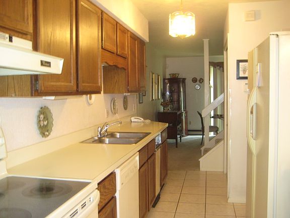 5th image of 285 Yorktown Pl