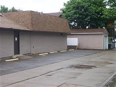 3rd image of 3722 South Ave