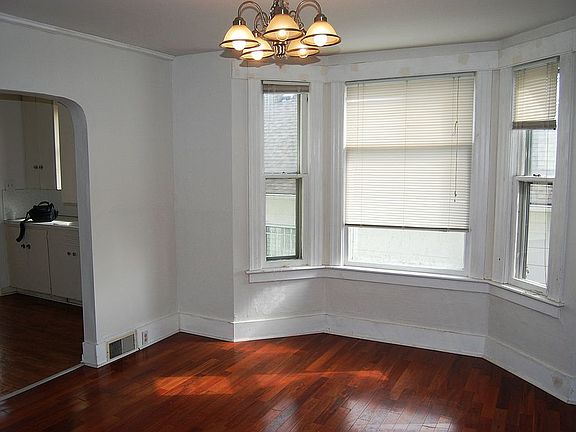 5th image of 4814 S Garden St
