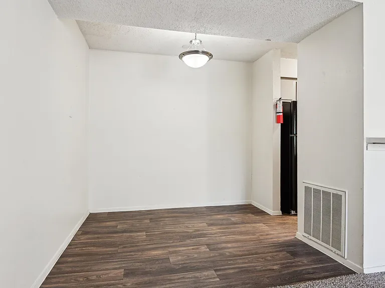 Abbey Glenn Apartments — Photo 98