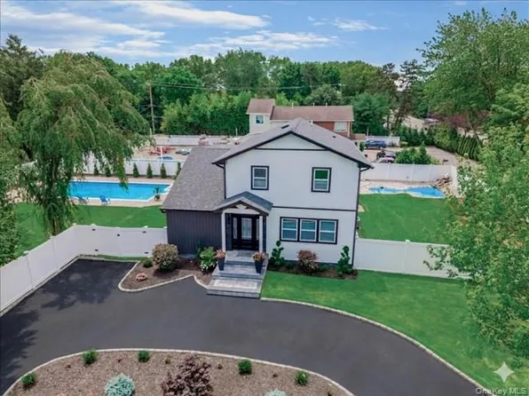 2 Polo Street, Dix Hills, NY 11746