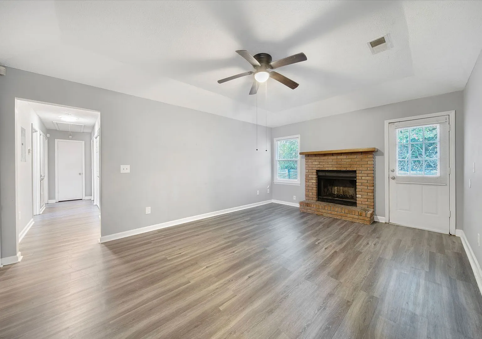Newly Updated 3 BR 2BA — Photo 3