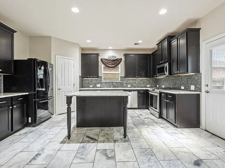 6605 Fallen Breeze Ln — Photo 10