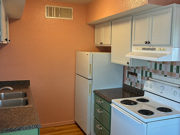 923 N Swan Rd #201 — Photo 1