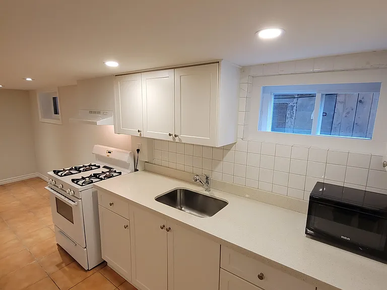 190 Lauder Ave #BASEMENT — Photo 6