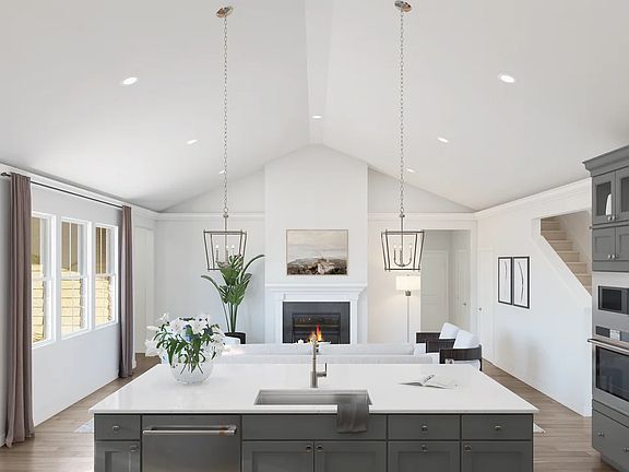Vaulted ceiling in main living area