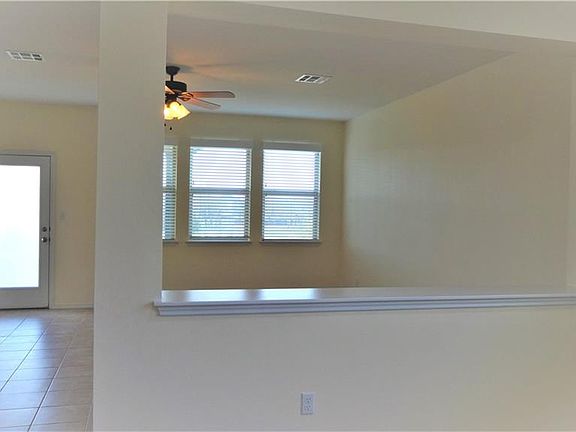 4th image of 704 Carillion Dr