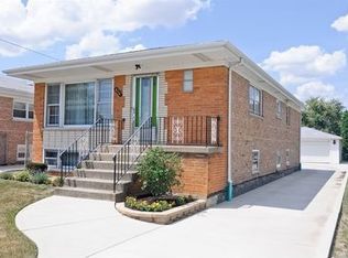 6114 W 85th St, Burbank, IL