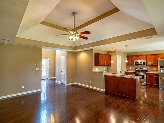 4th image of 444 Oakview Dr