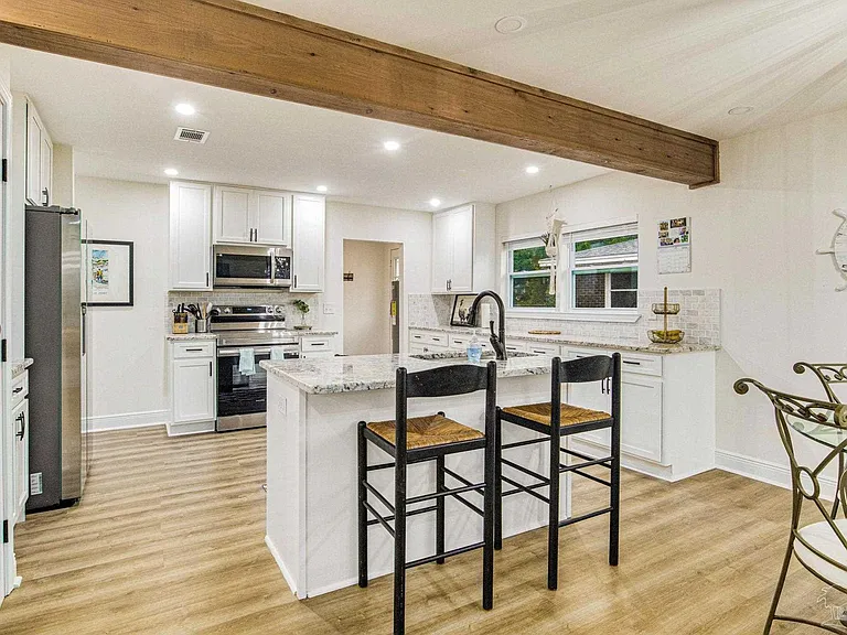 814 W Gonzalez St — Photo 22