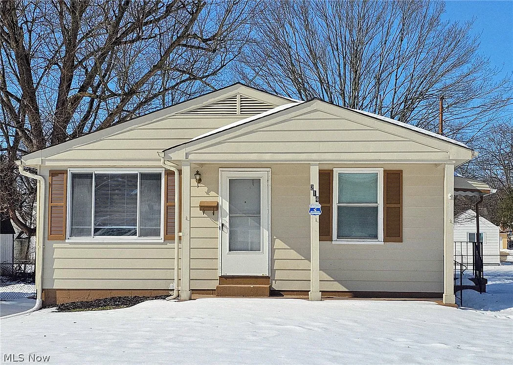 214 Hamrock Dr photo 1