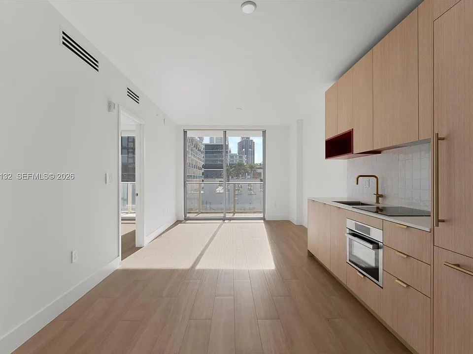 90 NE 32nd St #703