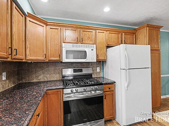 4th image of 2631 Chatham Woods Dr SE