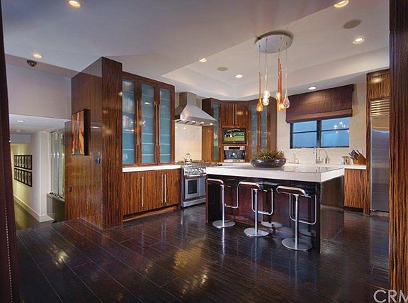 4th image of 430 Heliotrope Ave
