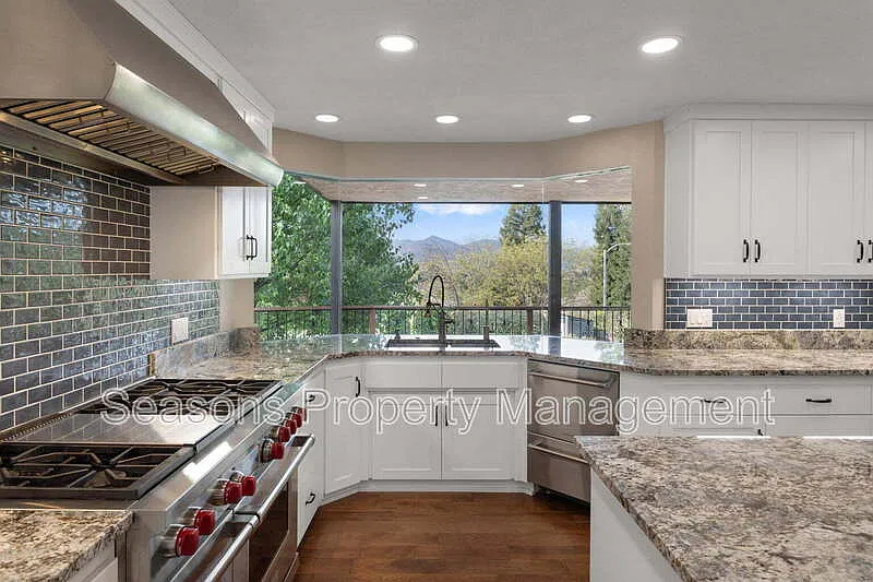 4 bed, 3.0 bath, 2813 sqft, $3,495 — Photo 4