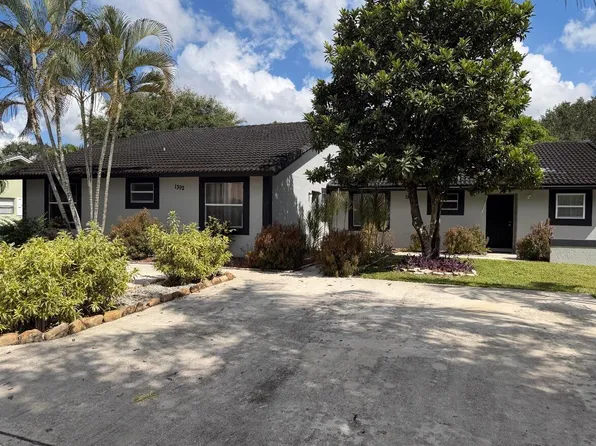 1392 Riverside Circle, Wellington, FL 33414