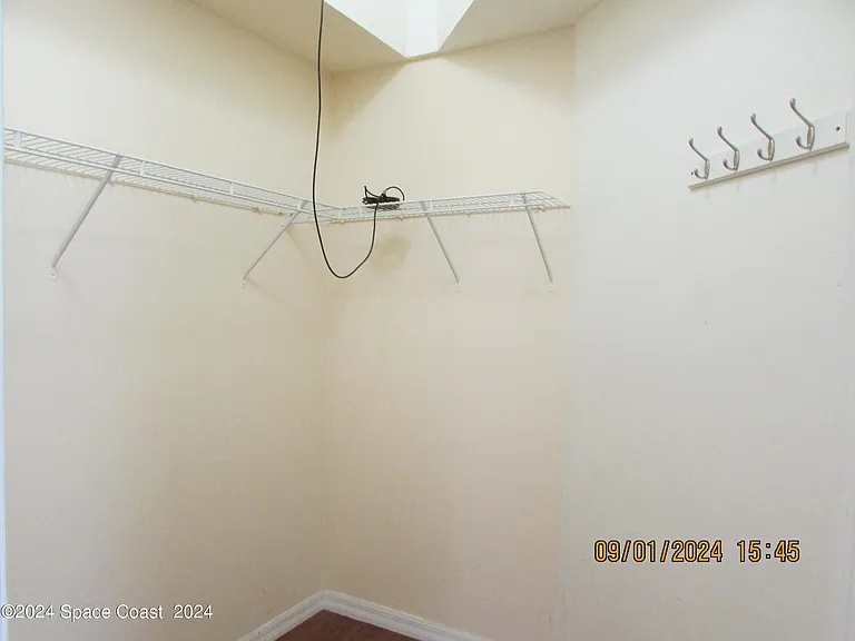 1065 Sedgewood Cir — Photo 32