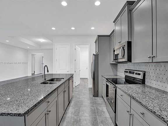 5th image of 4617 Woodland Way
