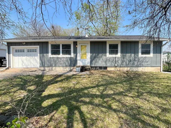 1242 E 9th Ave, Emporia, KS 66801