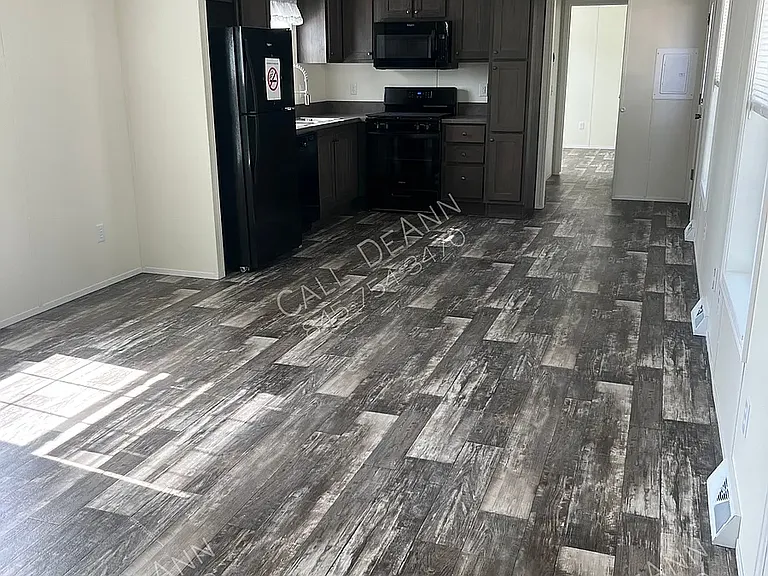 17 Greenwood Dr — Photo 2